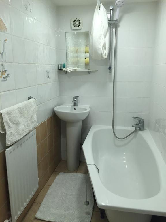 Addison B&B Guildford Zimmer foto
